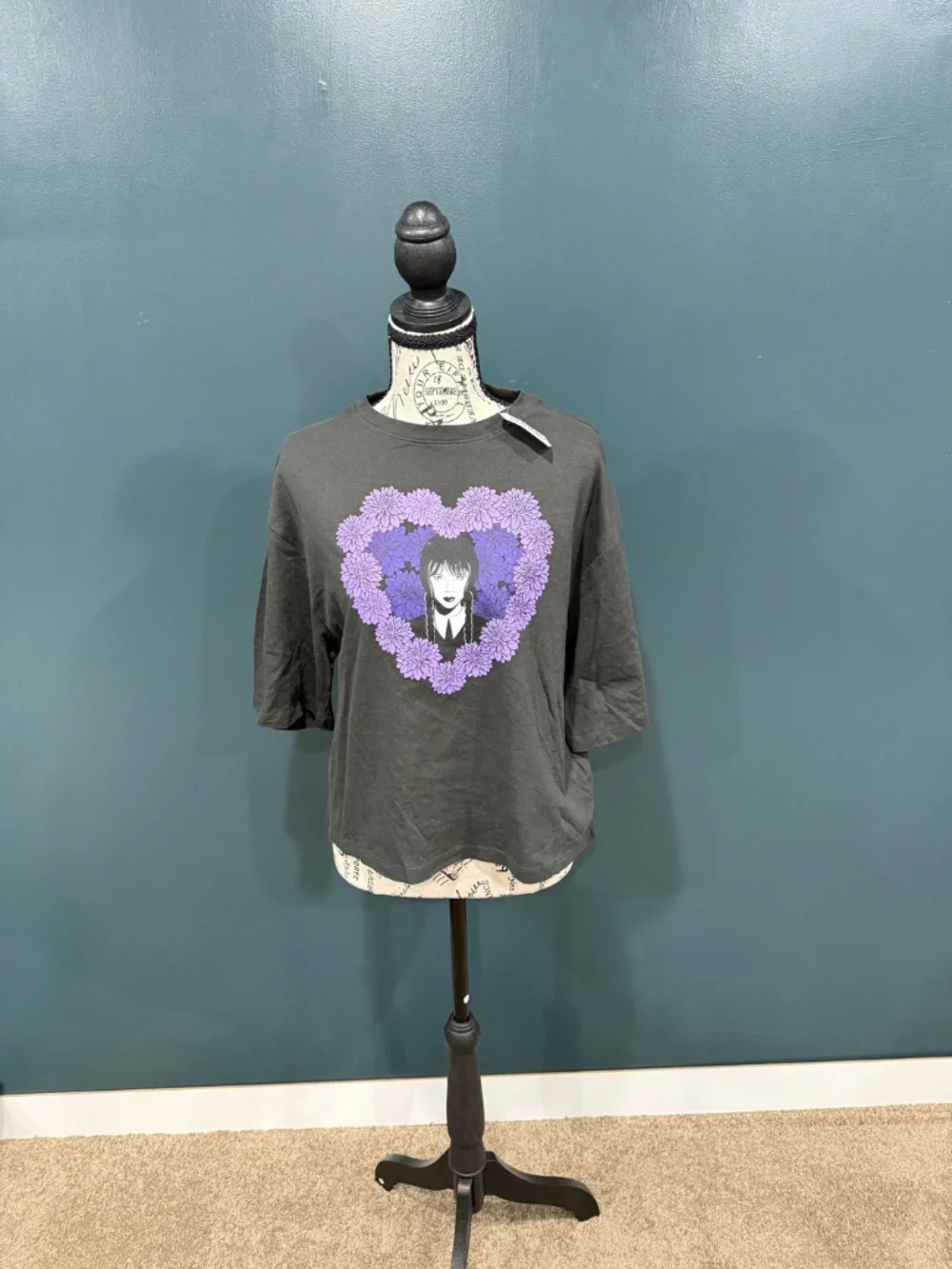 NWT Old Navy Wednesday Addams Graphic T-Shirt XXL Goth Floral Purple Heart Tee
